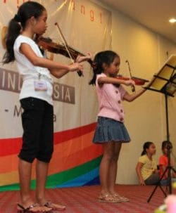 Indonesia: concert for the refugees