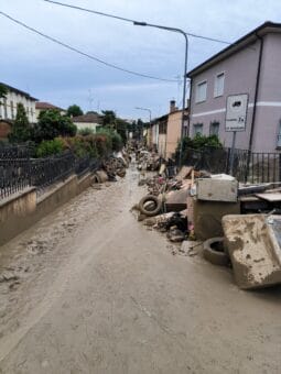 Inundação na Emilia-Romagna (Itália): a esperança que resiste à lama